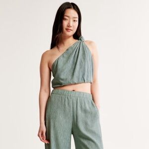 Abercrombie Crinkle Crop Tank